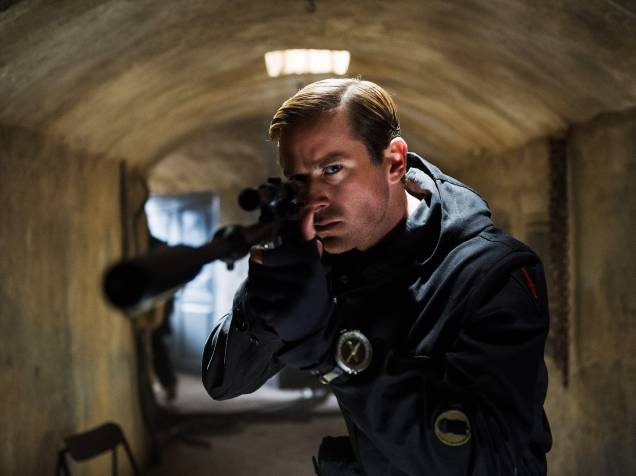 Armie Hammer, o espião Illya Kuryakin, no filme O Agente da U.N.C.L.E.