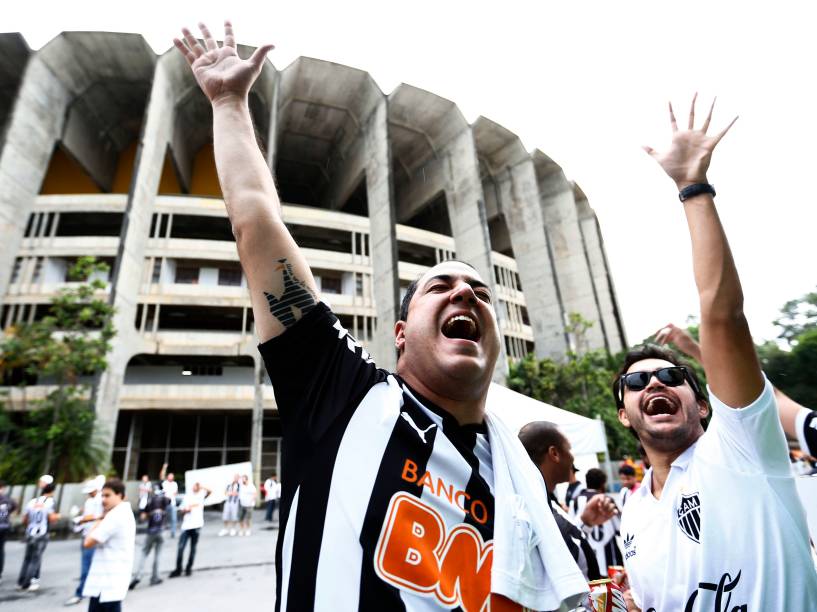 Torcida do Atlético-MG chega para o segundo jogo da final da Copa do Brasil, no Estádio Mineirão em Belo Horizonte