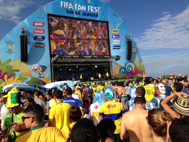 O telão da Fifa Fan Fest em Copacabana