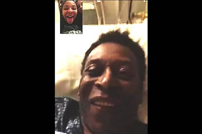 Pele Assina Contrato Com Santos E Faz Foto Com A Filha Veja