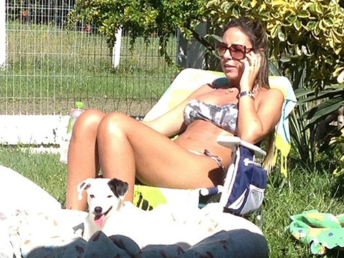Francieli com seu cachorro, Zé Linguinha