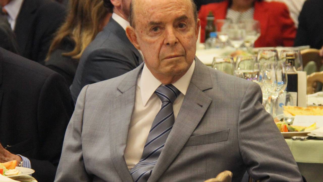 Governador interino, Francisco Dornelles, durante entrega do mapa de desenvolvimento do Estado do Rio de Janeiro, na FIRJAN, Rio de Janeiro