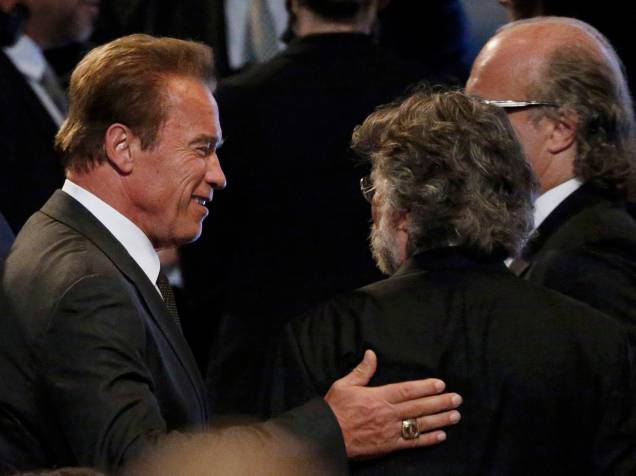 Ator Arnold Schwarzenegger chega no funeral de Muhammad Ali, em Louisville, Kentucky