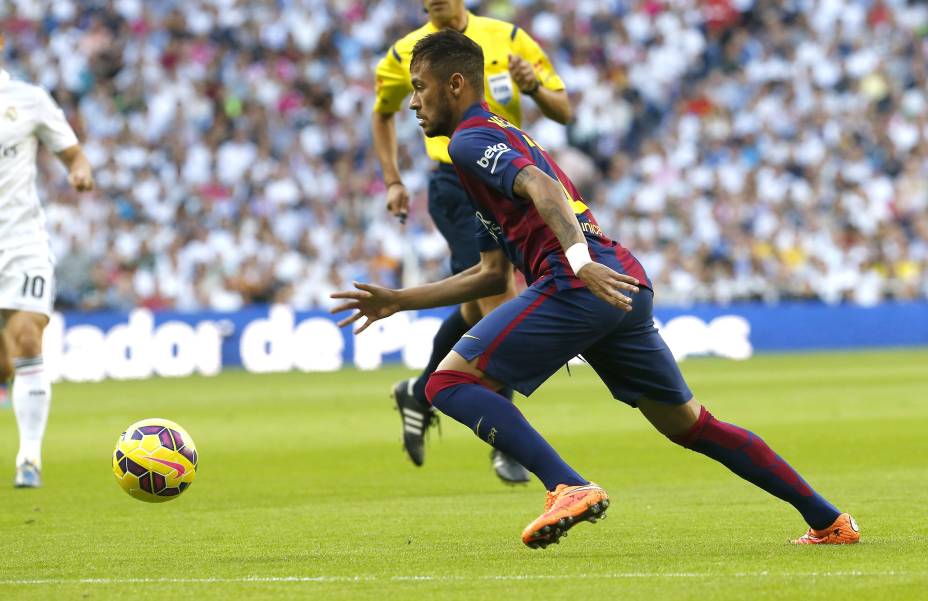 Lace da partida entre o Barcelona e o Real Madrid, no estádio de Santiago, na Espanha