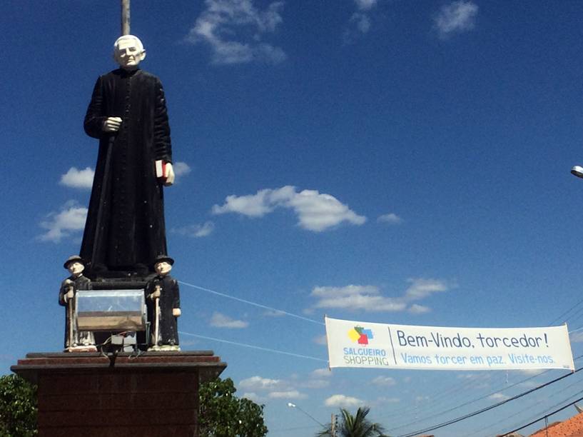 Imagem de Padre Cícero na entrada de Pernambuco