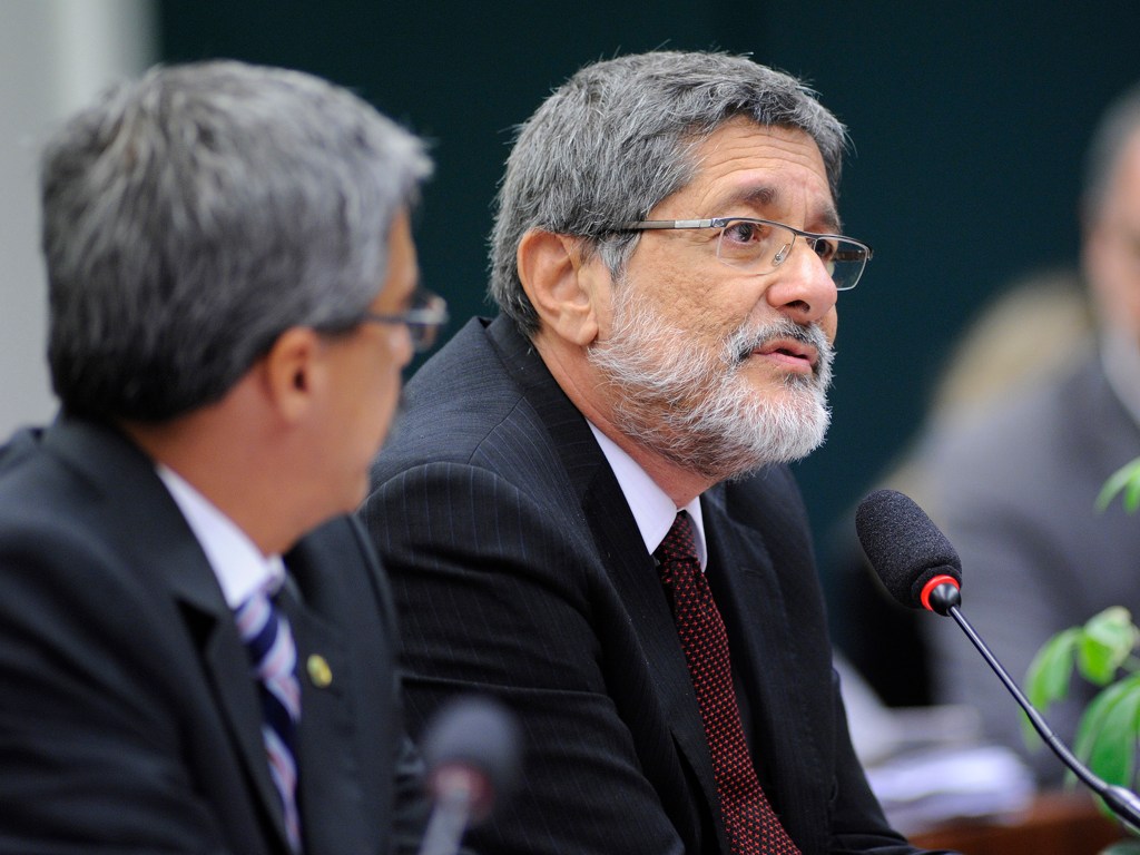 Ex-presidente da Petrobras José Sérgio Gabrielli depõe na Comissão Parlamentar de Inquérito (CPI) que investiga denúncias de irregularidades na estatal