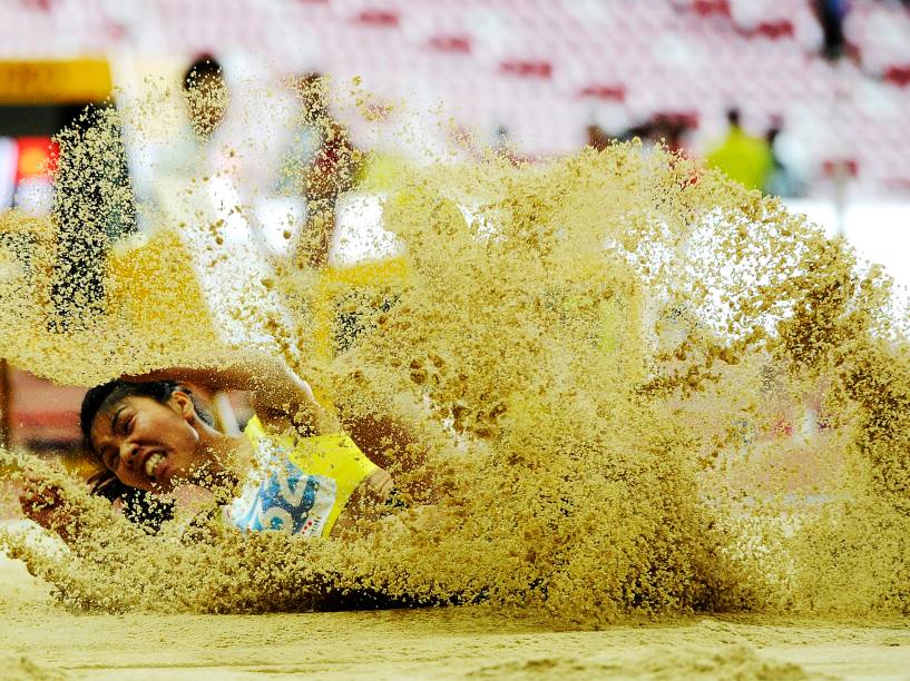 Atleta vietnamita Bui Thi Thu Thao durante a final da competição feminina de salto em distância