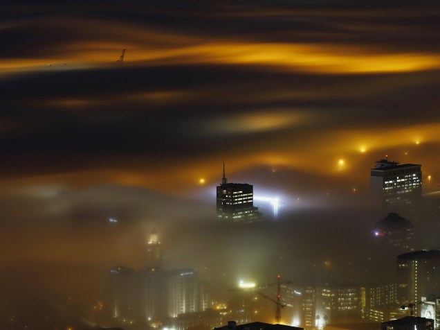 Neblina é vista na Cidade do Cabo, África do Sul