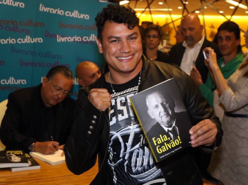 O ex-boxeador Popó no lançamento do livro de Galvão Bueno