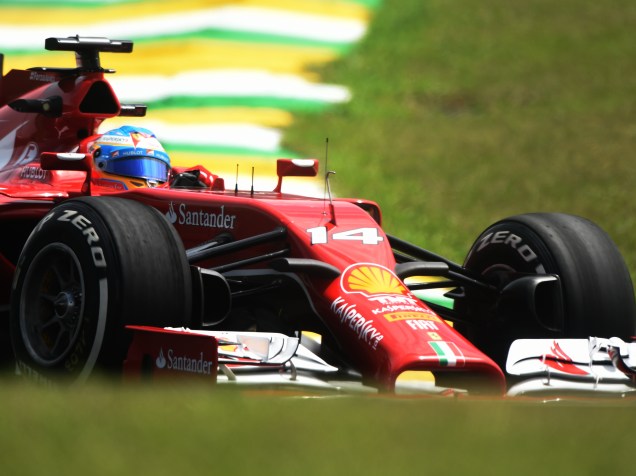 Fernando Alonso da Ferrari durante treino classificatório para o Grande Prêmio do Brasil de Fórmula 1