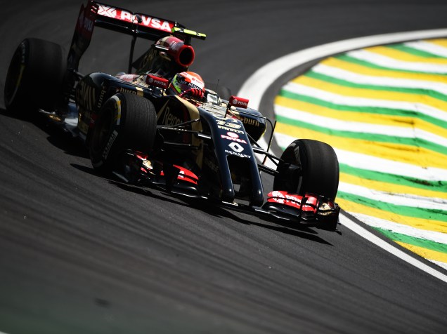 Pastor Maldonado da Lotus durante treino classificatório para o Grande Prêmio do Brasil de Fórmula 1