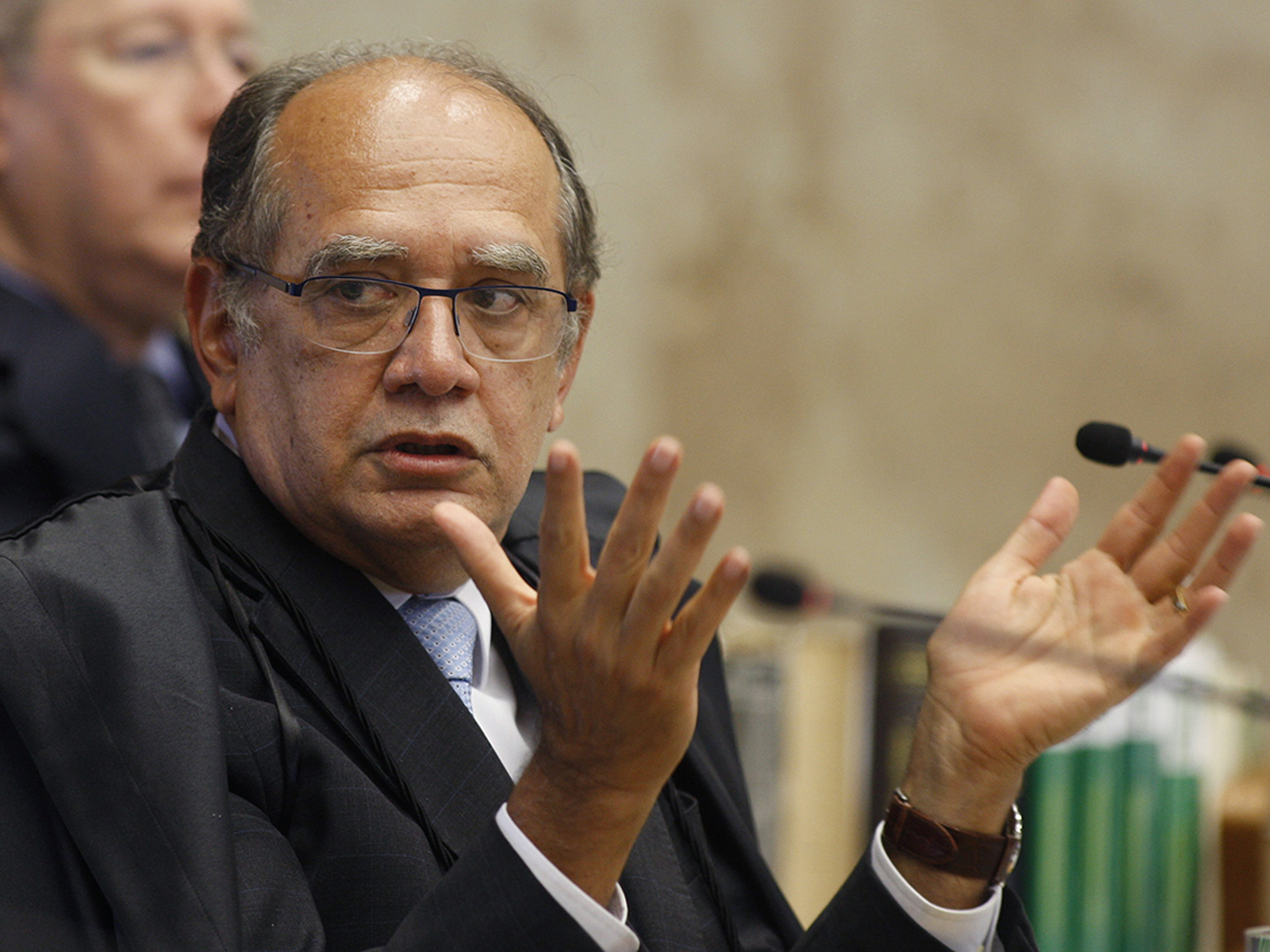 Ministro Gilmar Mendes em sessão plenária