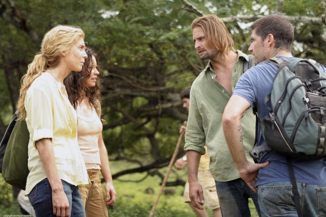 Juliet (Elizabeth Mitchell), Kate (Evangeline Lilly), Jakck (Matthew Fox) e Sawyer (Josh Holloway), na série Lost