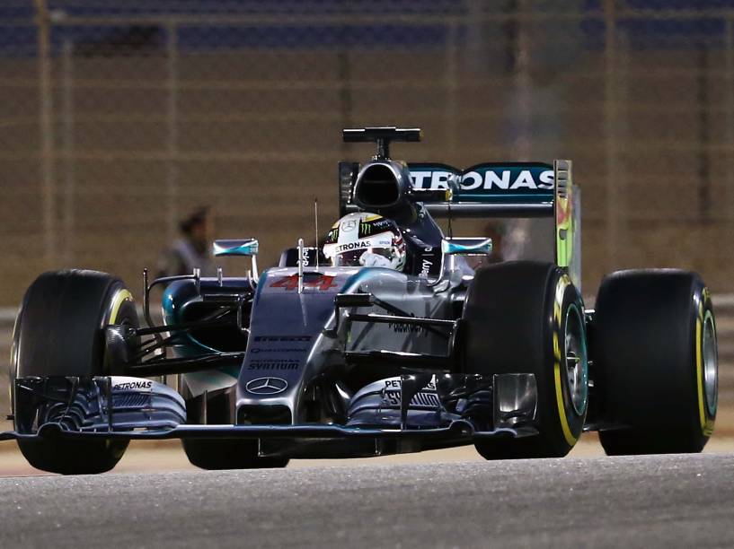 Lewis Hamilton da Mercedes vence Grande Prêmio do Bahrein de Fórmula 1, a terceira etapa da temporada 2015