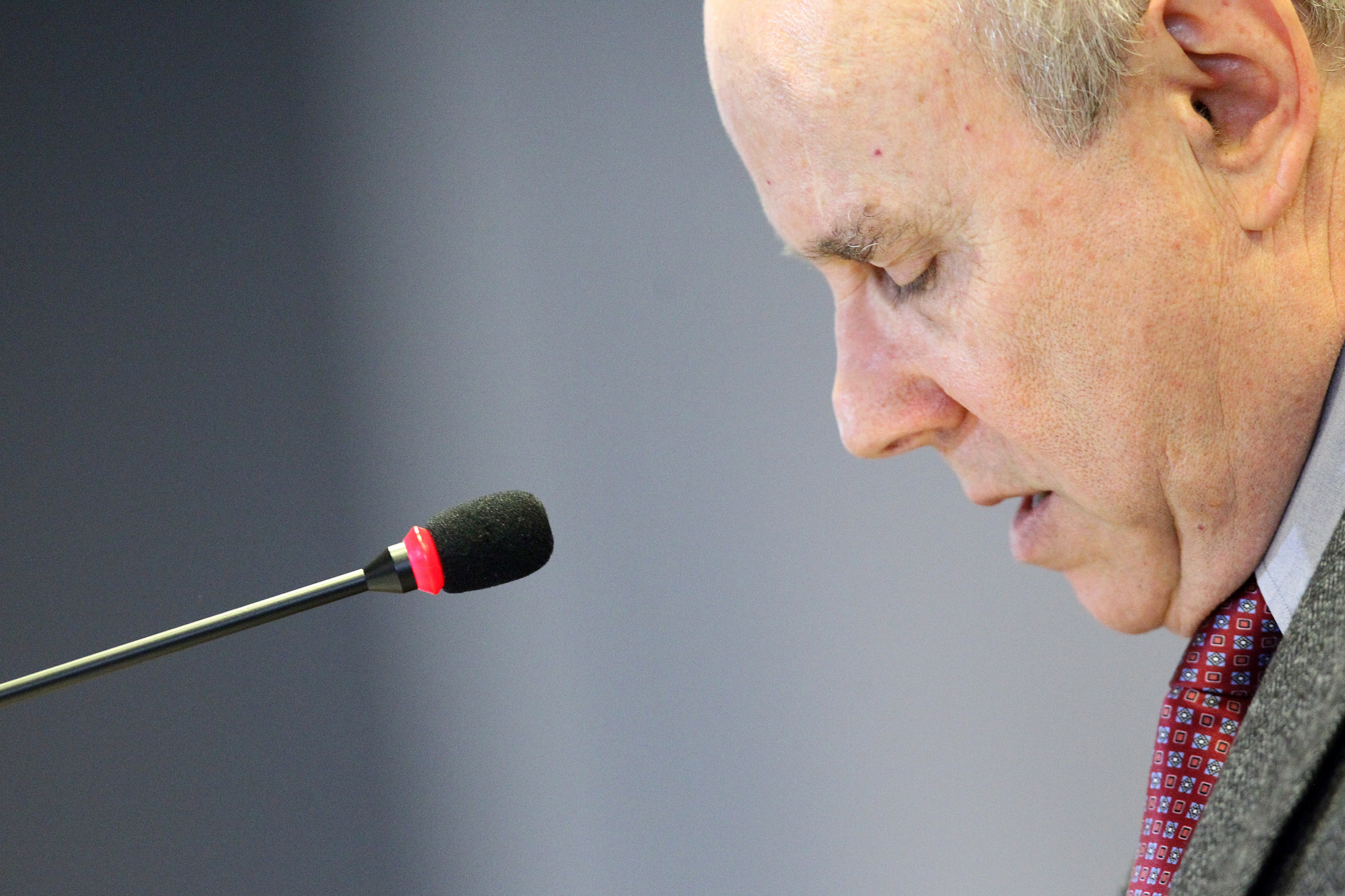 O ministro da Fazenda, Guido Mantega, durante entrevista coletiva na sede do Banco do Brasil, na Avenida Paulista, em São Paulo