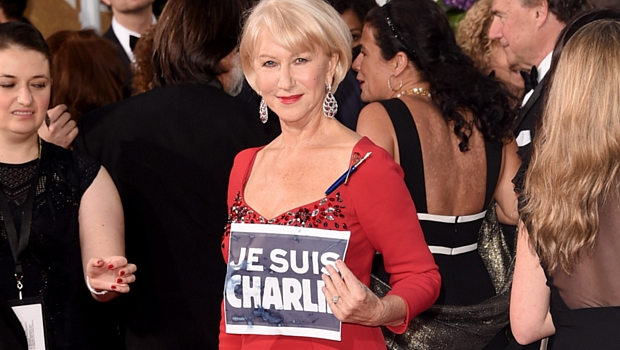 No Globo de Ouro, Helen Mirren segura cartaz com a frase: 'Je suis Charlie'