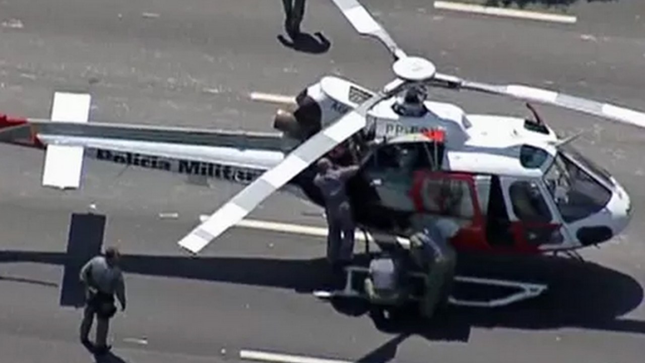 Helicóptero da PM quebra na pista Marginal Pinheiros, em SP
