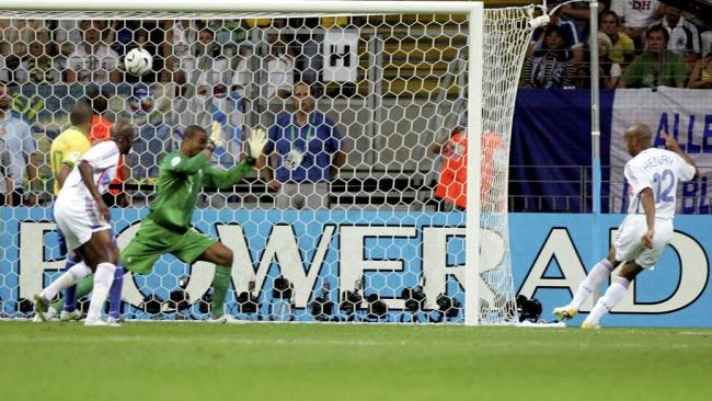 alx_henry2006_original.jpeg Gol de Henry que eliminou o Brasil nas quartas de final da Copa de 2006