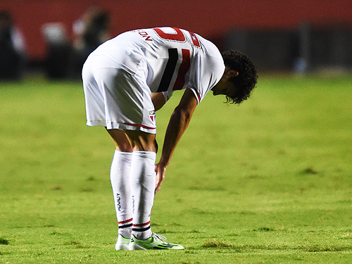 Hudson se mostra cansado durante jogo do São Paulo pelo Brasileirão