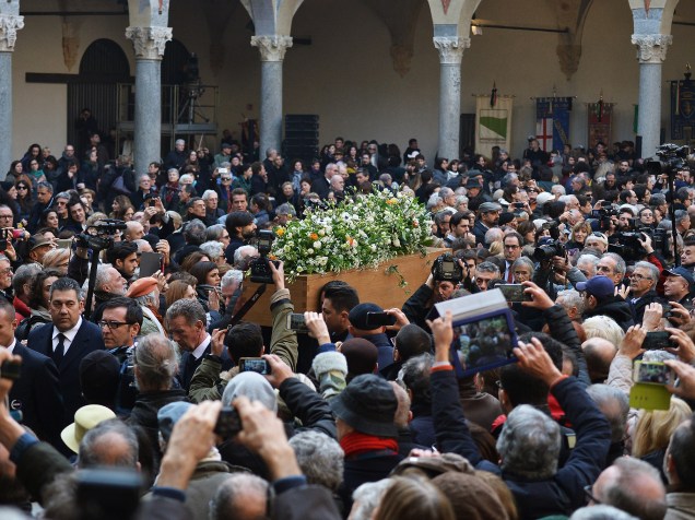 A cidade de Milão realiza nesta terça-feira (23) o velório e funeral do escritor italiano Umberto Eco