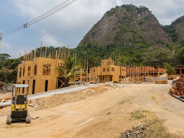 A construção da cidade cenográfica de I Love Paraisópolis, no Projac, no Rio