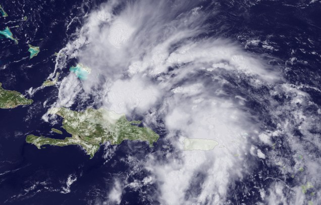 Imagem de satélite mostra a formação e aproximação de uma tempestade tropical na região das Bahamas, na América Central
