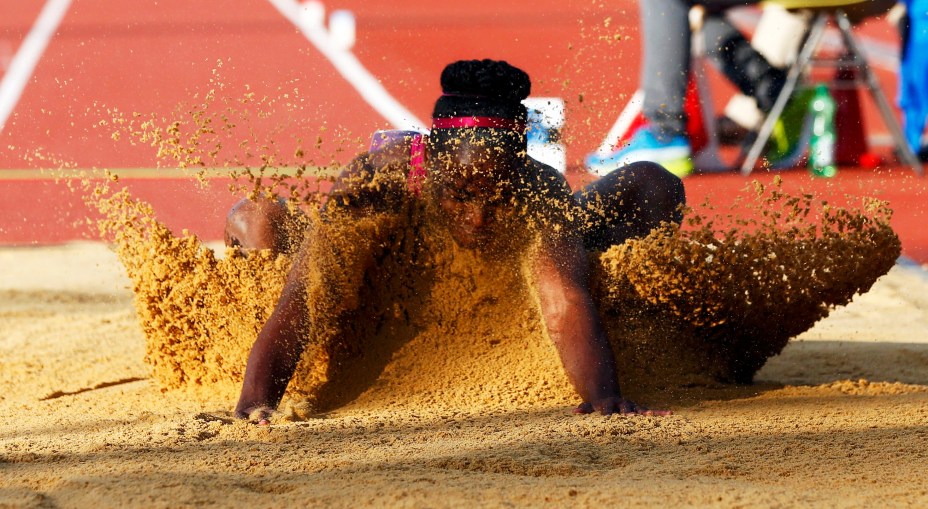 A atleta dos Estados Unidos Tianna Bartoletta compete no salto em distância durante etapa da Liga Diamante no estádio Letzigrund, em Zurique, na Suíça