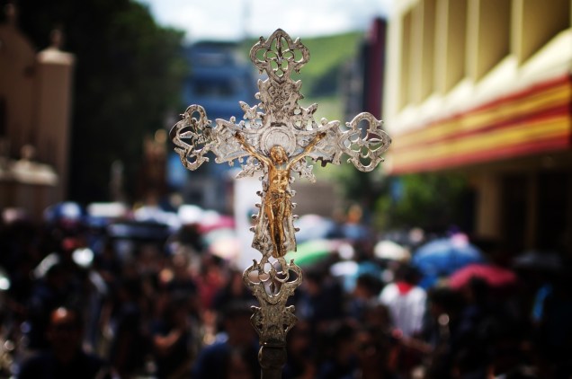 Aniversário de 436 anos da cidade de Tegucigalpa, em Honduras, é comemorado com uma procissão com São Miguel Arcanjo