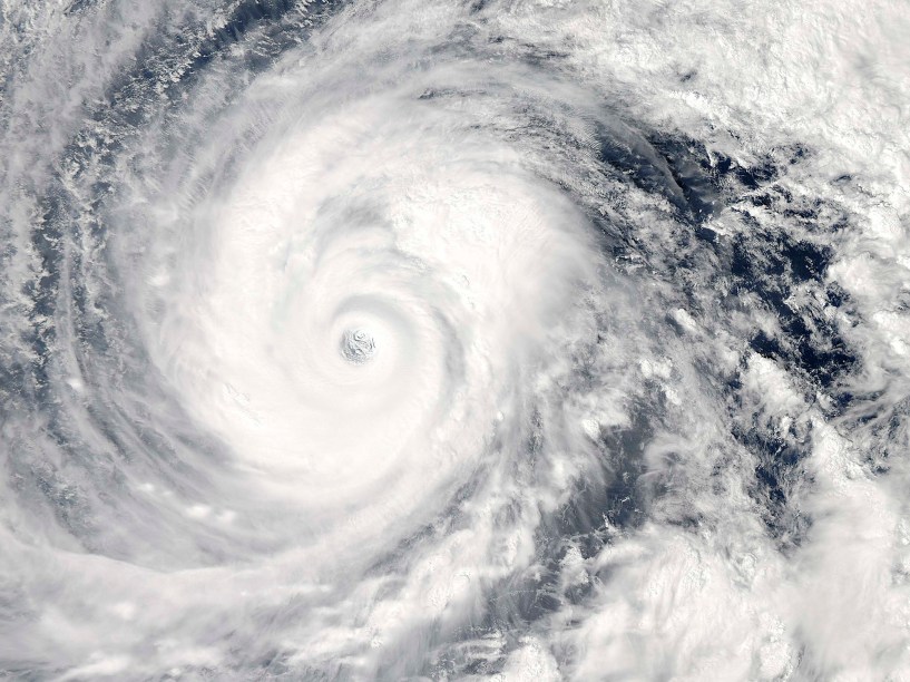 Na imagem se satélite, tufão Vongfong é visto no Oceano Pacífico, ao se aproximar das principais ilhas do Japão, em 09/10/2014