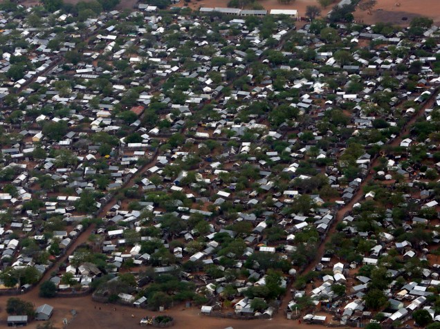 Imagem aérea mostra o maior campo de refugiados do mundo, o assentamento de Dadaab, no leste do Quênia