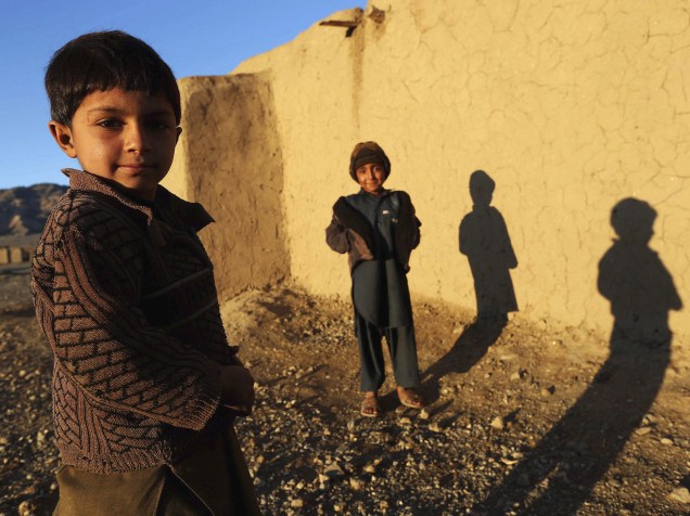 Crianças em um acampamento para pessoas deslocadas, nos arredores de Herat, no Afeganistão - 06/11/2014