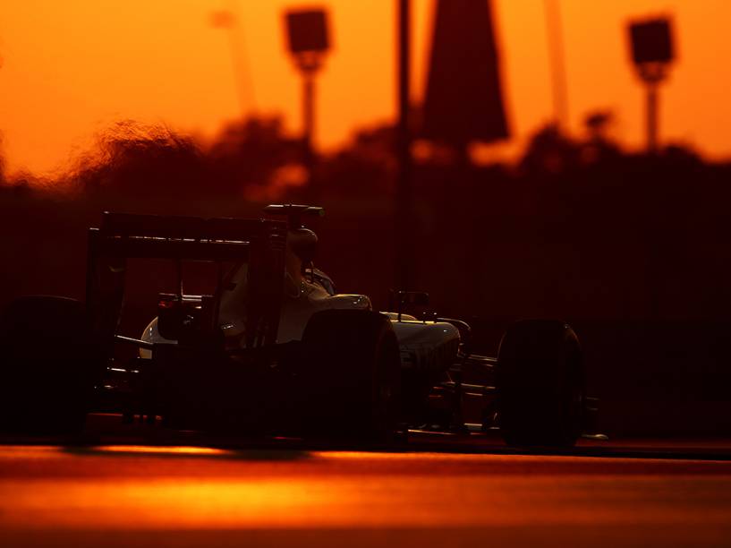 O alemão Nico Rosberg, da Mercedes, durante os treinos do GP de F1 no Circuito de Yas Marina, em Abu Dhabi, nos Emirados Árabes Unidos 