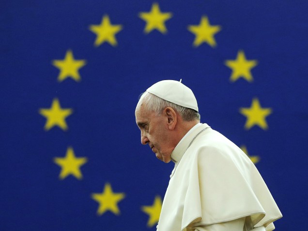 O papa Francisco chega para discursar no Parlamento Europeu, em Estrasburgo, na França - 25/11/2014
