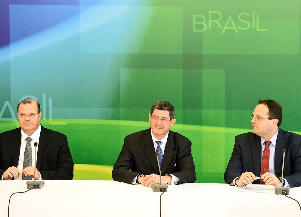Apresentação de novo time econômico é positiva para o Brasil, mas expõe fraqueza de Dilma, diz Economist