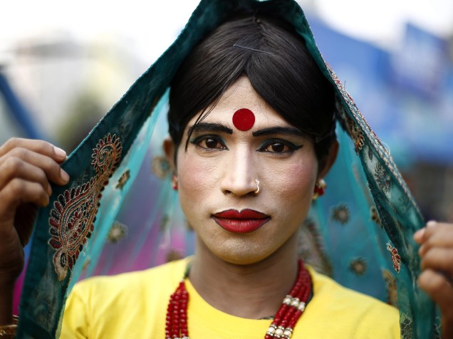 Transexual participa de uma manifestação em Daca, Bangladesh, nas comemoração do Dia Mundial de Combate à Aids