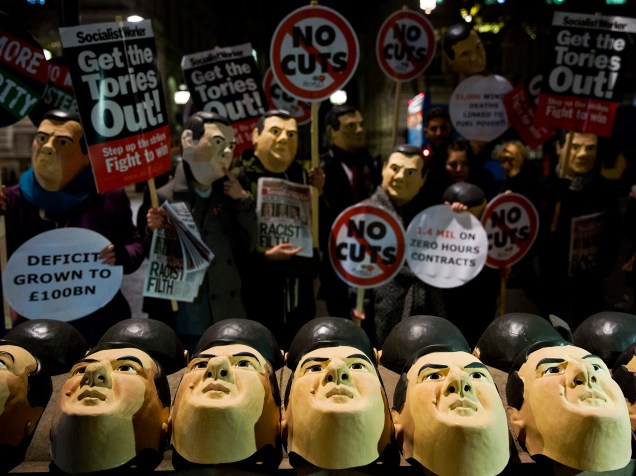 Estudantes britânicos protestam nas ruas de Londres contra propinas de mais de 10.000 euros