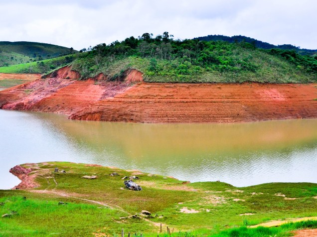 Represa do Jaguari-Jacareí, no interior de SP; após temporal, sistema Cantareira sobe pela primeira vez após oito meses