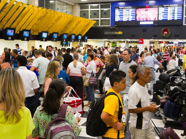 Movimentação intensa de passageiros no Aeroporto de Congonhas, na zona sul de São Paulo, nesta terça-feira (30)