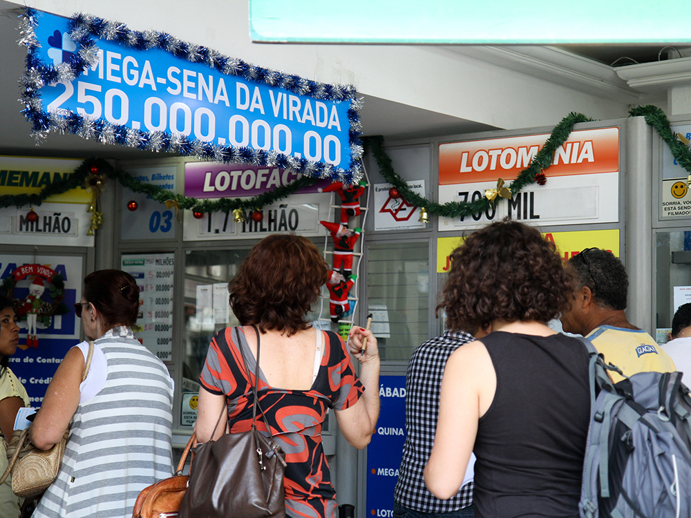 Movimentação intensa em lotérica de Campinas, interior de São Paulo, nesta quarta-feira (31). As apostas para a Mega-Sena da Virada poderão ser efetuadas até as 14h do dia 31 de dezembro. O sorteio tem prêmio de R$ 263 milhões