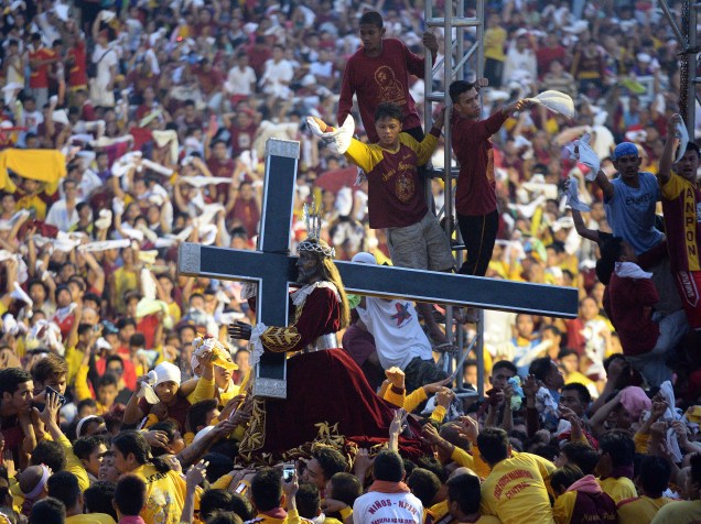 Mais de um milhão de católicos se reuniram nesta sexta-feira (09) nas ruas de Manila, a capital das Filipinas, para acompanhar a procissão do Nazareno Negro, um dos principais eventos religiosos do país