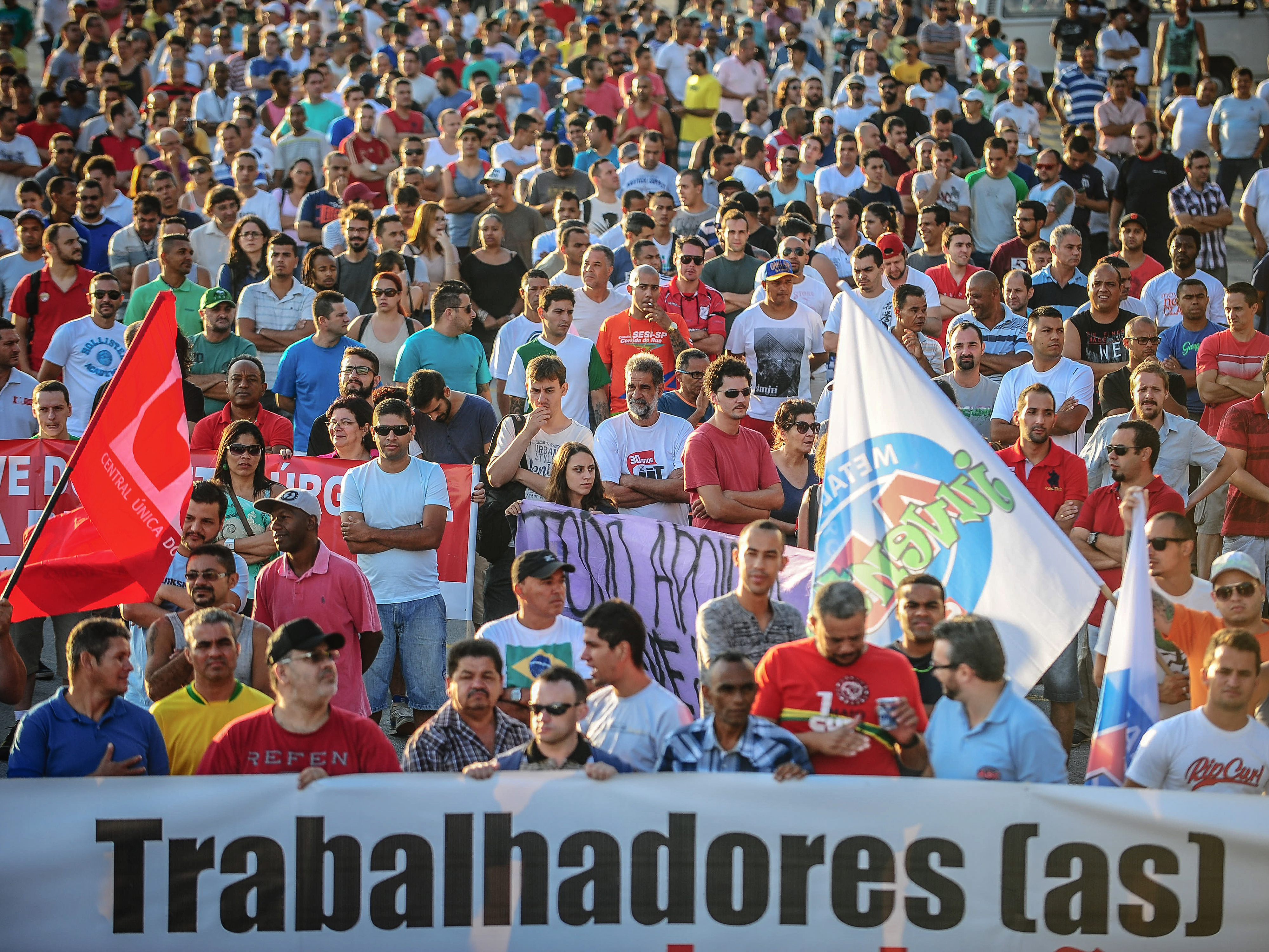 Dia 12 uma manifestação de metalúrgicos interditou parcialmente a rodovia Anchieta no km 23