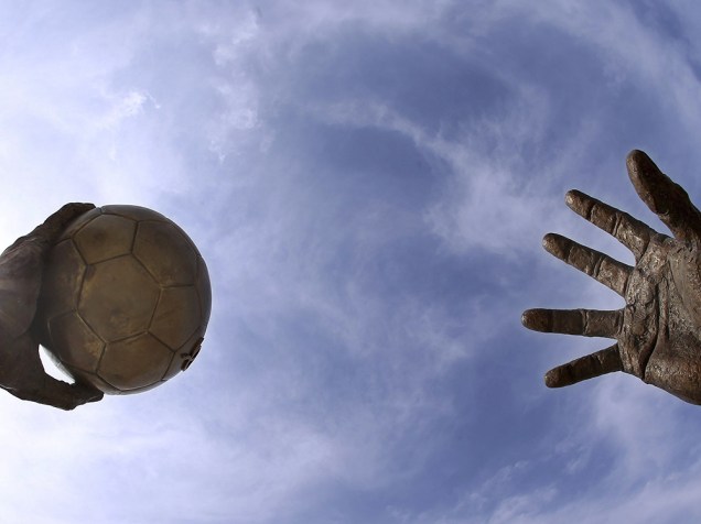 Escultura em homenagem ao handebol é vista em Doha, no Catar. O país sediará o campeonato mundial do esporte, que terá início no próximo dia 15