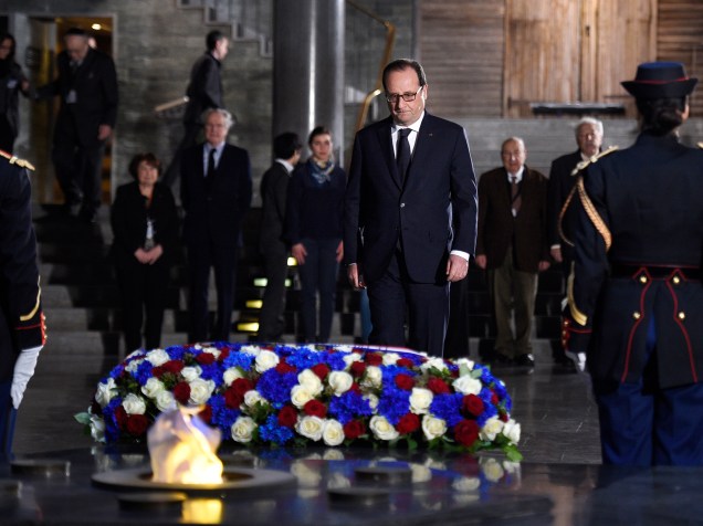 O presidente da França, François Hollande, faz visita ao memorial do Holocausto, em Paris, nesta sexta-feira (27), dia que marca o 70º aniversário da libertação de Auschwitz. O local se tornou símbolo dos horrores do Holocausto e da Segunda Guerra Mundial