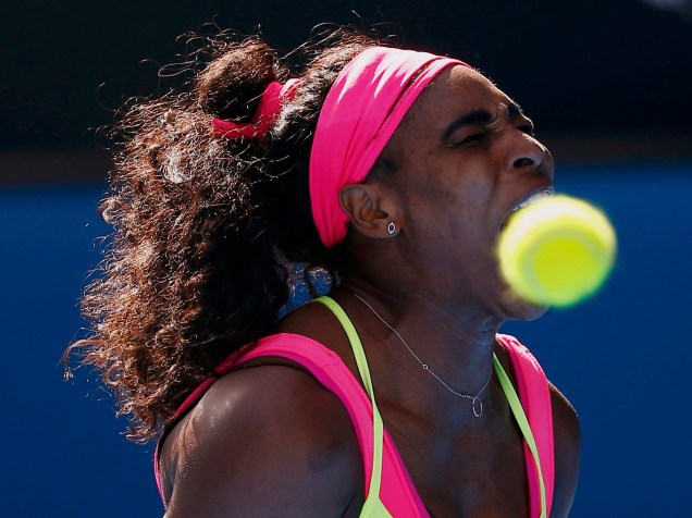 Serena Williams reage após vencer a partida contra Madison Keys válida pela semifinal do Aberto da Austrália em Melbourne - 29/01/2015