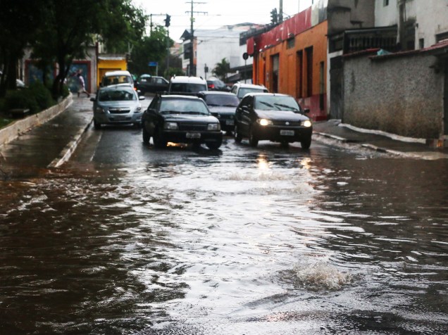 Chuva forte deixa vários pontos da cidade em estado de atenção, especialmente na zona Sul de São Paulo