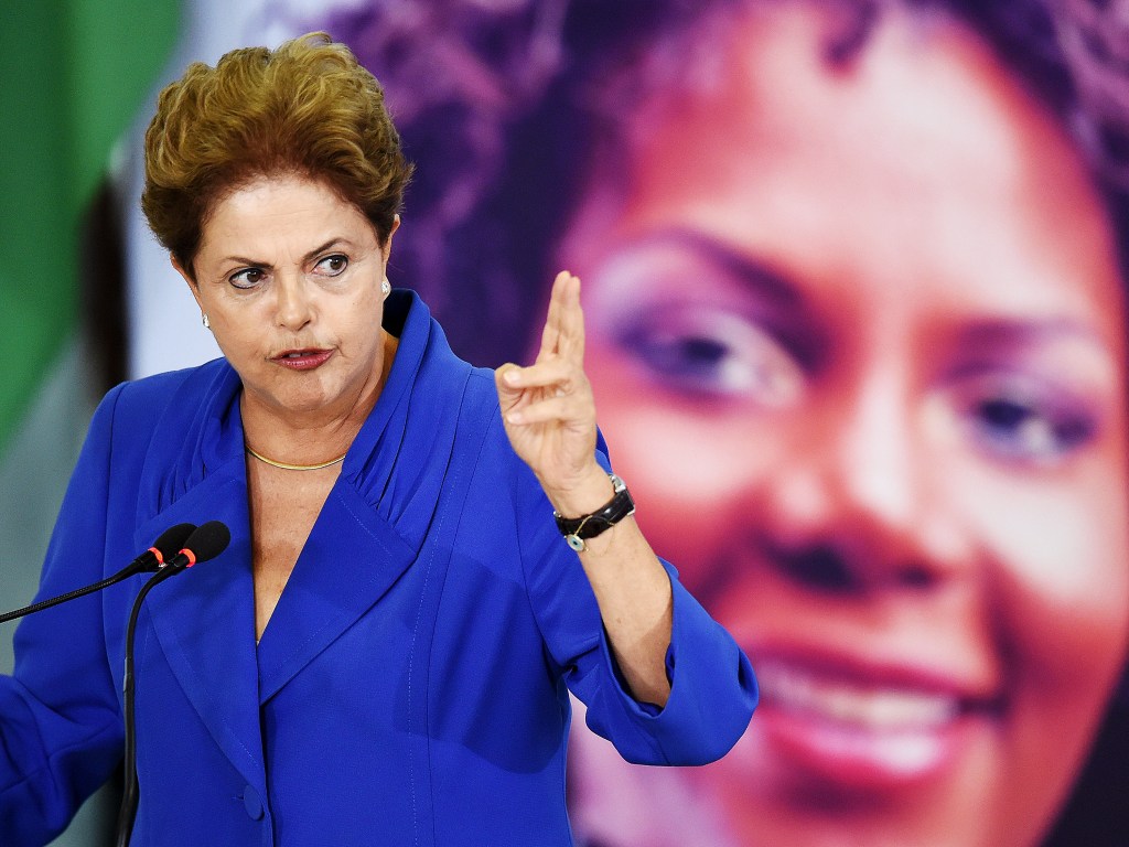 Dilma discursa: pode-se falar a verdade, pode-se falar a mentira...