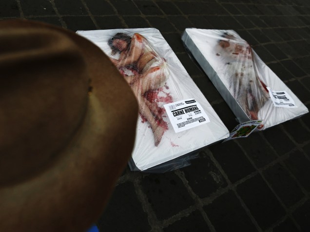 Ativistas de direitos dos animais protestam contra o consumo de carne através de uma performance na Cidade do México - 20/03/2015