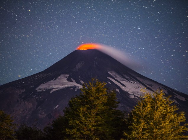 Visão geral do vulcão Villarrica em Pucón, ao sul de Santiago do Chile