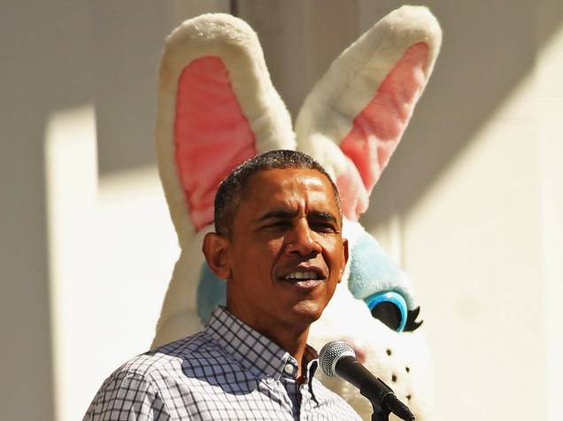 O presidente dos Estados Unidos Barack Obama cumprimenta os participantes da tradicional caça aos ovos de páscoa que acontece nos jardins da Casa Branca - 06/04/2015