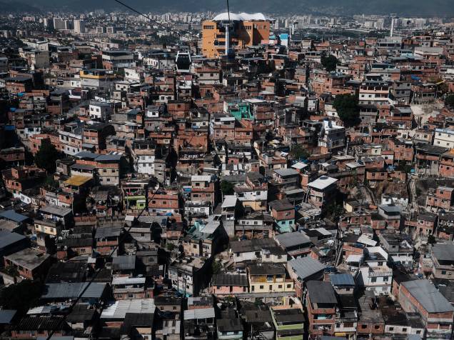 Vista geral do complexo de favelas do Alemão no Rio de Janeiro